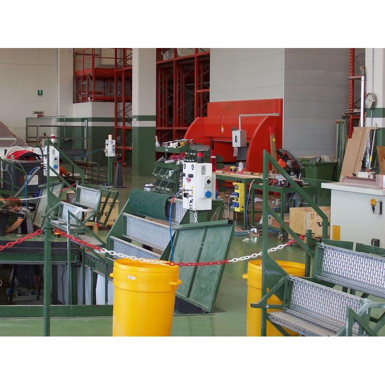 Industrial dust extraction system for the marine sector 