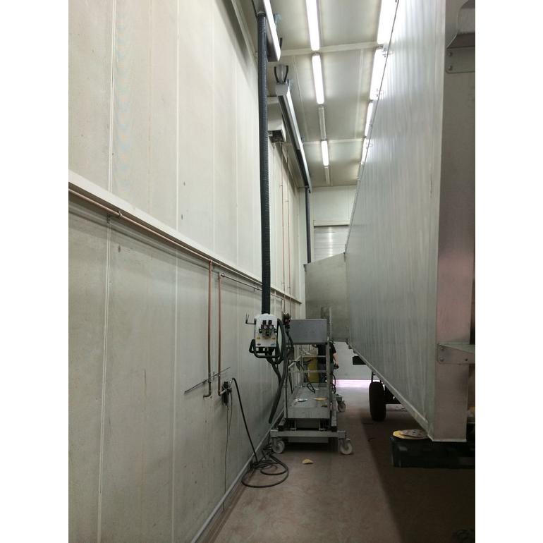 Dust extraction system for industrial vehicles 